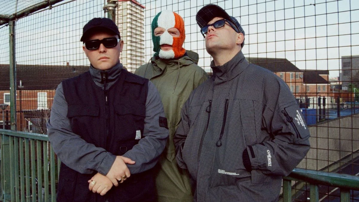 KNEECAP: Banda elogiada por Tom Morello anuncia show único no Brasil