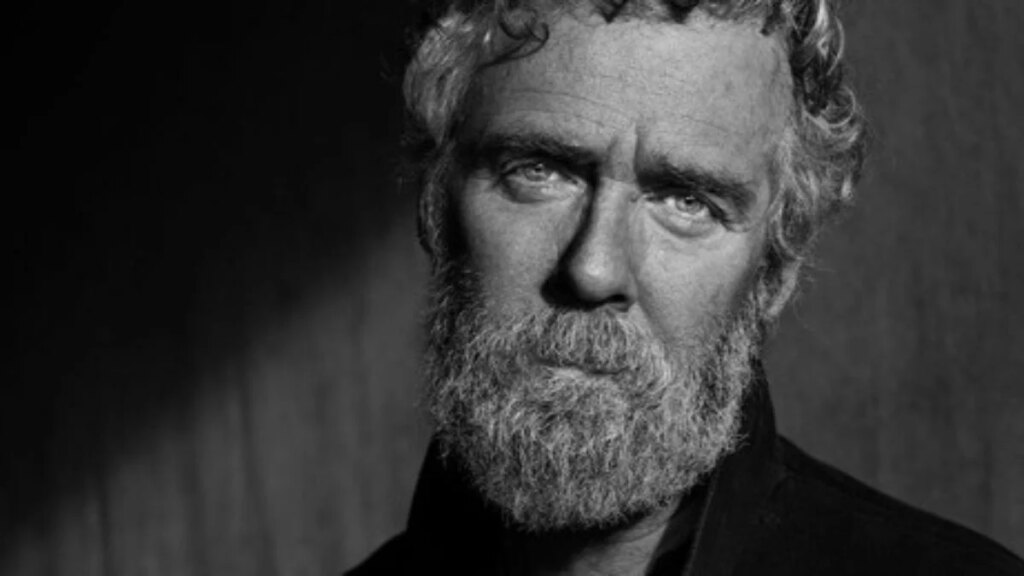 Morre Glen Hansard, vocalista do The Frames, aos 56 anos