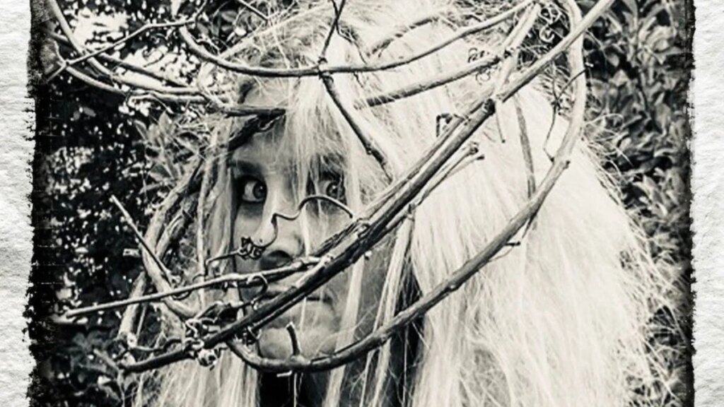 Sheri Moon, esposa de Rob Zombie, estreia com single “I Love My Robot”
