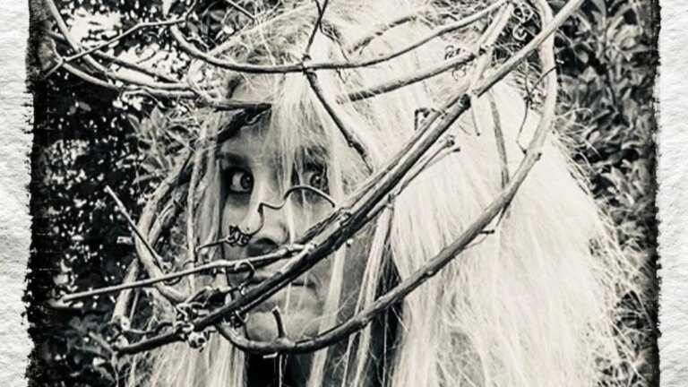 Sheri Moon, esposa de Rob Zombie, estreia com single “I Love My Robot”