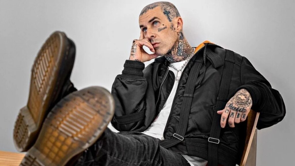 Travis Barker toca Bad Bunny e Nirvana em Fan Zone na Copa do Mundo 2026