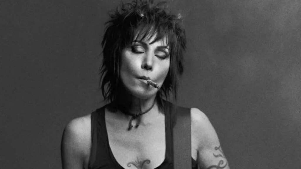Joan Jett cancela shows após cirurgia em vértebra fraturada