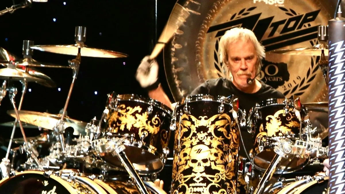 Morre Frank Beard, baterista do ZZ Top, aos 77 anos