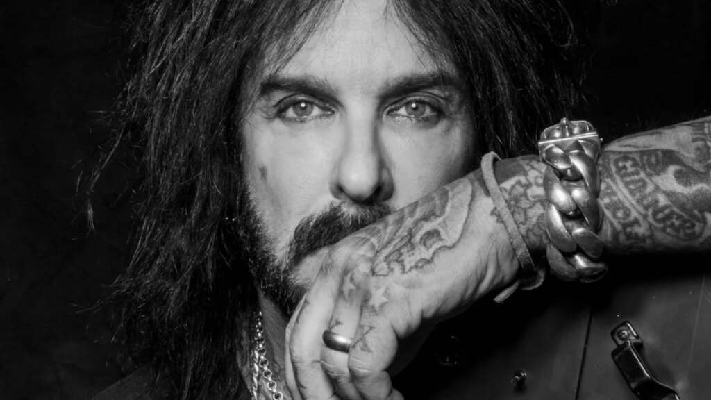 Mötley Crüe não vai mais gravar álbuns, afirma Nikki Sixx