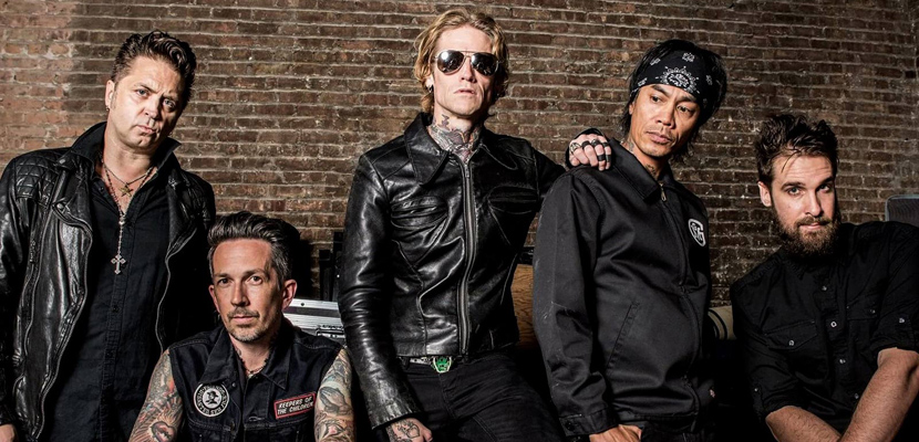 Ônibus de turnê do Buckcherry se envolve em acidente fatal com múltiplos veículos em rodovia