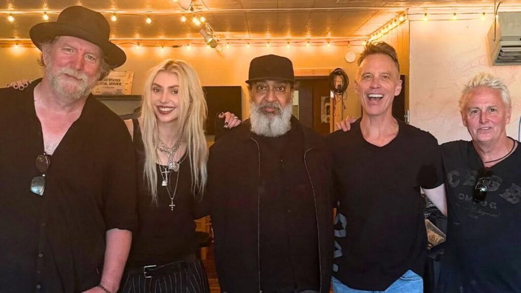 Soundgarden volta aos palcos com Taylor Momsen e Mike McCready