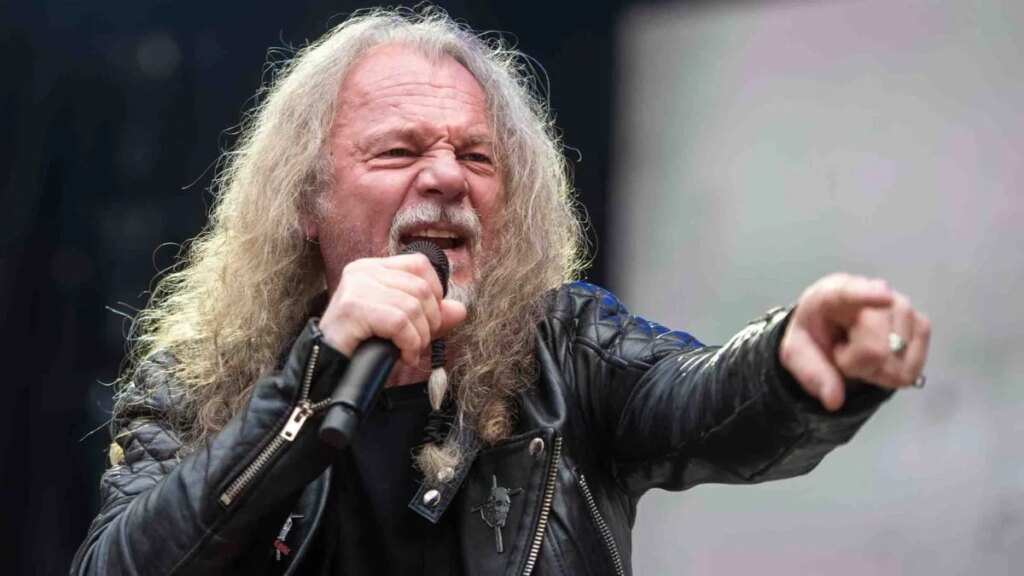 Candlemass faz show com convidados após cantor Johan Längqvist ser internado