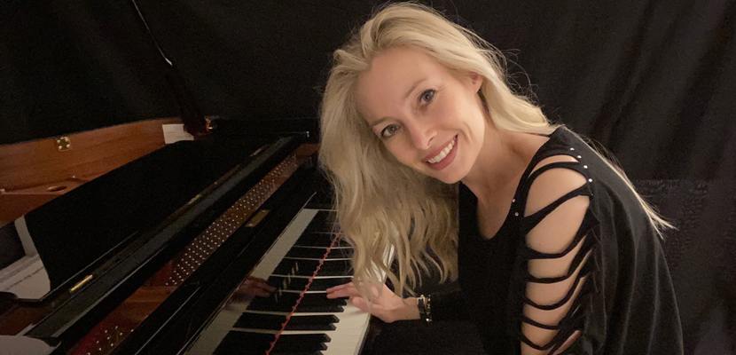 Catherine Fearns transforma clássicos do metal em peças de piano no álbum Metal Reflections