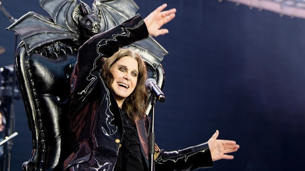 Família Osbourne manteve corpo de Ozzy em casa antes de funeral, diz Kelly