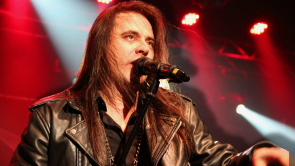 Família de Andre Matos pede para fãs não usarem IA com imagem do músico