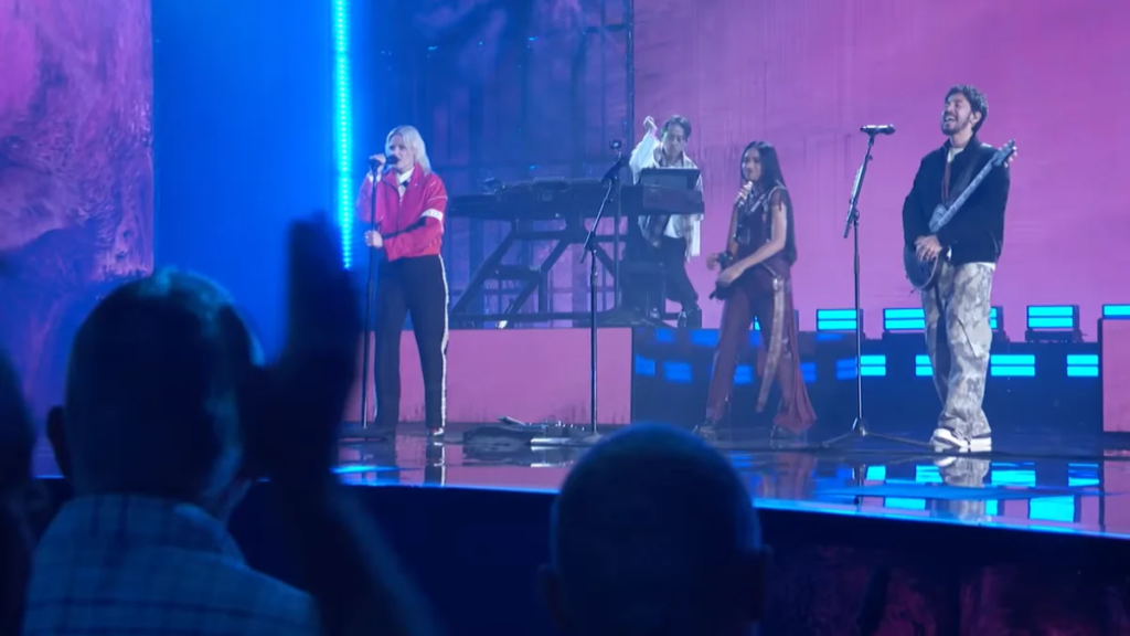 Linkin Park toca “The Emptiness Machine” com campeã do America’s Got Talent