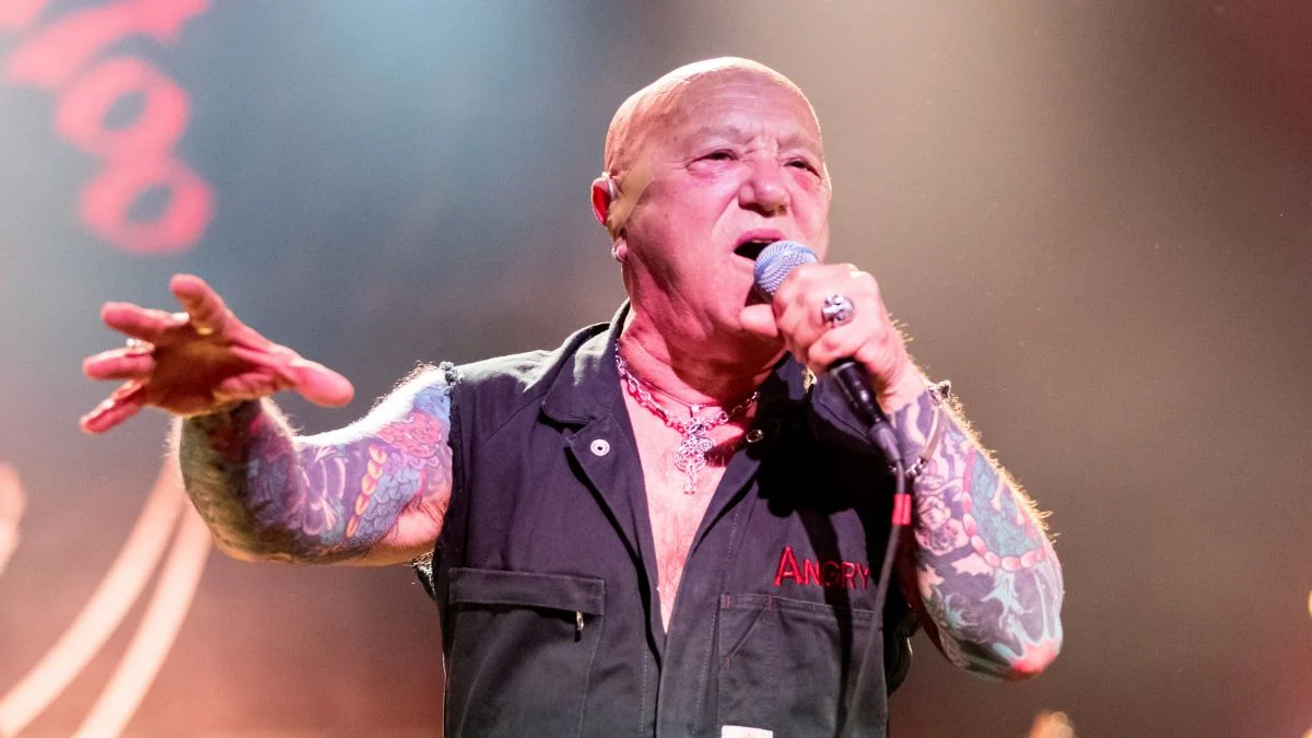 Morre Angry Anderson, vocalista do Rose Tattoo, aos 79 anos