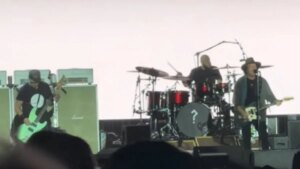 Pearl Jam apresenta Abe Laboriel Jr. como novo baterista da banda